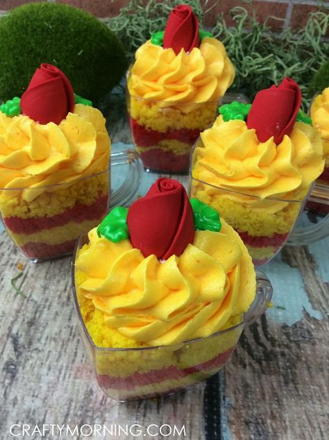 Beauty and the Beast tea cake treats! So cute for a party dessert! Teacup Cupcakes, Movie Recipes, Tea Cup Cupcakes, Cake Treats, Disney Foods, Disney Graduation, Beverage Ideas, Crafty Morning, Belle Birthday