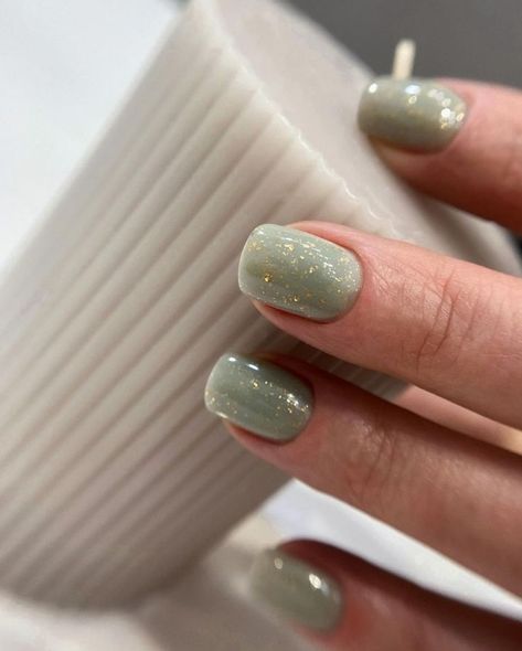 Green Nail With Gold, January Nail Ideas, Green Glitter Nails, January Nail, Wow Nails, Green Nail Polish, Simple Gel Nails, Minimal Nails, Green Nail