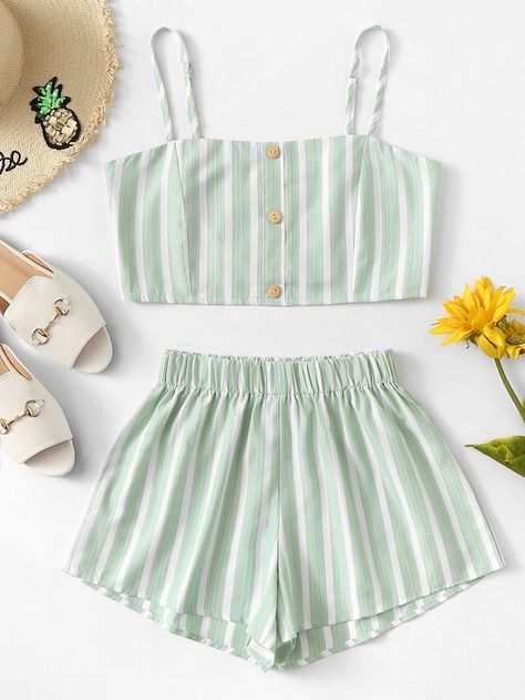 Striped Cami Top With Shorts -SheIn(Sheinside) Mode Pastel, Summer Outfits For Teens, Grunge Dress, Shein Outfits, Cute Spring Outfits, Outfit Trends, Crop Top Outfits, Tween Outfits