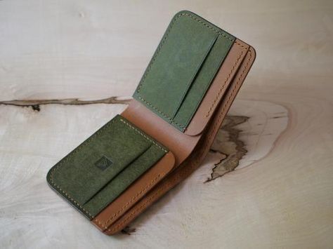 $48,00 Leather Wallet Design, Mens Leather Wallet, Illustration Tutorial, Leather Wallet Pattern, Unique Wallets, Minimalist Leather Wallet, Leather Bag Pattern, Slim Leather Wallet, Billfold Wallet