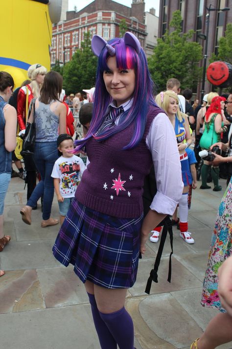 Mlp Cosplay Twilight, Twighlight Sparkle Cosplay, Halloween Costumes Sparkly, Twilight Sparkle Cosplay, Twilight Cosplay, Sparkle Cosplay, Pony Costumes, Twilight Sparkle Costume, Realistic Cosplay