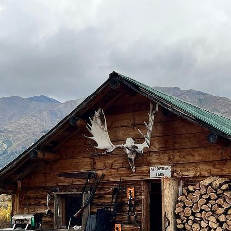 Rogue River Outfitters on Instagram: "Your first @ has to spend a week here with you! Could you do it? #yukon #cabin #cabinlife #hunt #hunter #hunting #rogueriveroutfitters #jimshockeyshuntingadventures #wayoflife #getoutside #thegreatoutdoors #adventure #explore #follow #followus" Hunter Cabin, Hunters Cabin, Hunting Property, Cabin Aesthetic, Hunting Cabin, Hunting Camp, Hunting Lodge, Adventure Explore, Cabin Life