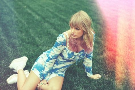 Taylor Swift Photoshoot, Miss Americana, Taylor Swift Lover, Lover Era, Camila Morrone, Taylor Swift Web, Estilo Taylor Swift, Swift Photo, Taylor Swift Outfits