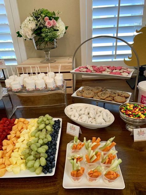 Birthday Party Refreshments, Simple Food Ideas For Birthday Party, Birthday Party Food Display Ideas, 1 Birthday Food Ideas, 1st Birthday Party Snack Table, Kitchen Counter Birthday Party Decor, 1st Birthday Finger Food Ideas, Kids Food Table Party, Family Birthday Lunch Ideas