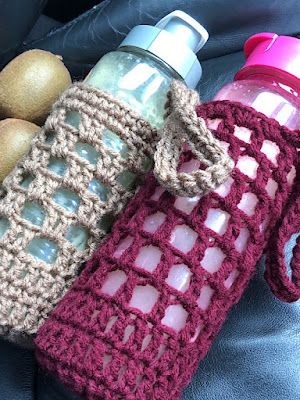 Handmade by Haniyyah: Crochet water bottle carrier holder Square Water Bottle, Crochet Water Bottle, Crochet Beautiful, Drink Carrier, Water Bottle Carrier, Water Bottle Holder, Bottle Carrier, V Stitch, Crochet Halter