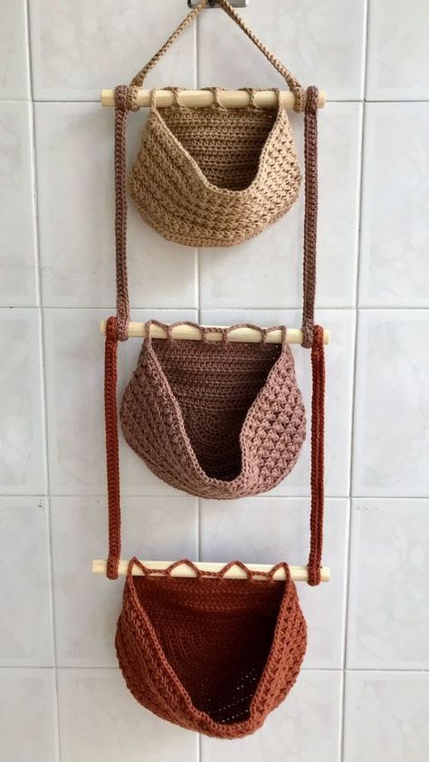 Crochet Decoration Ideas, Crochet Organizer, Crochet Storage Baskets, Crochet Wall Hangings, Crochet Basket Pattern, Yarn Thread, Crochet Home Decor, Crochet For Home, Diy Crochet Projects