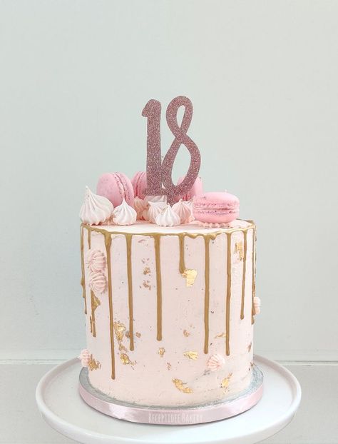 18th Birthday Cake Designs, Girly Birthday Cakes, Candy Birthday Cakes, 18th Cake, Special Birthday Cakes, Gold Birthday Cake, Unique Birthday Cakes, Sweet 16 Birthday Cake, Elegant Birthday Cakes