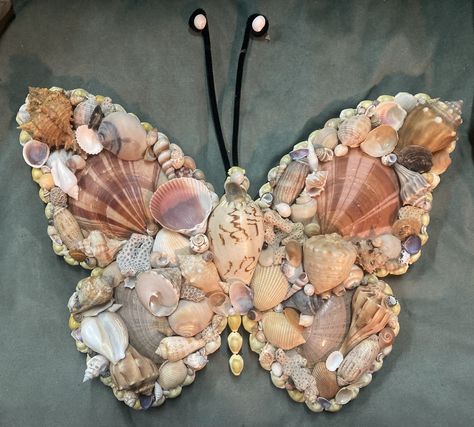 Sea Shell Butterfly, New Art Ideas, Seashell Butterfly, Seashell Art Diy, Shell Animals, Glue Stick Crafts, Diy Beach Decor, Seashell Projects, Art Coquillage