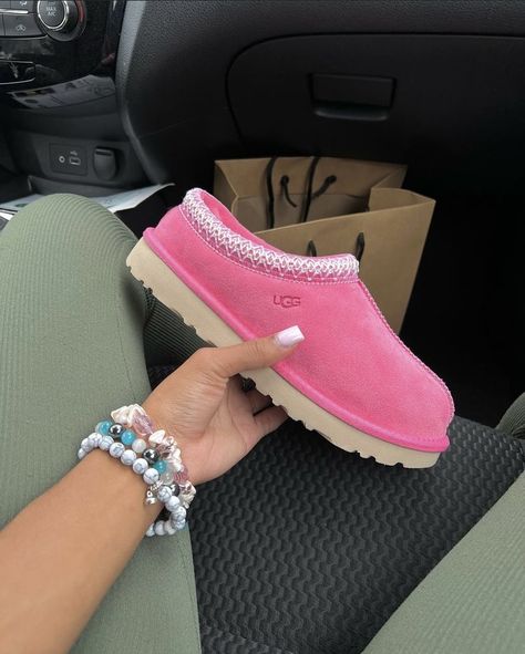 Pink Ugg Slippers, Cute Uggs, Fluffy Shoes, Pink Uggs, Trendy Shoes Sneakers, Dr Shoes, Nike Shoes Girls, Preppy Shoes, Pretty Shoes Sneakers