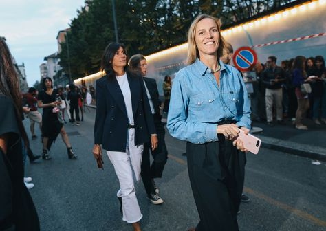 Aleksandra Woroniecka, French Voguettes, Emmanuelle Alt Style, Milan Fashion Week Spring 2020, Valentino Shirt, 2020 Street Style, Chic Clothing Style, Prada Dress, Emmanuelle Alt