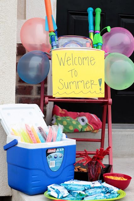 How to Throw the Ultimate "Welcome Summer" Party — Babble Welcome To Summer, Nanny Life, Church Picnic, Trunk Party, Apartment Marketing, Summer Bash, Fiesta Tropical, Room Mom, Summer Birthday Party