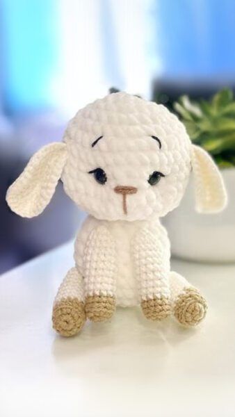 Cute Crochet Lamb Free Pattern Crochet Lamb Pattern, Christmas Lamb, Crochet Toys Free, Cute Lamb, Crochet Amigurumi Free Patterns, Embroidery Craft, Amigurumi Free Pattern, Learn To Crochet, Crochet Patterns Amigurumi