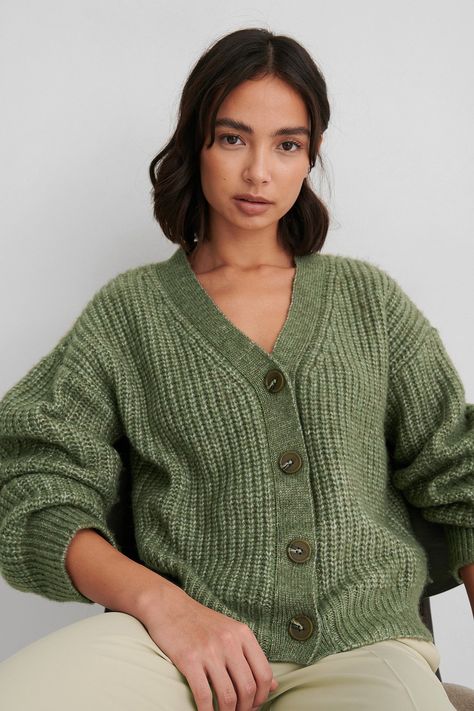 Short Knitted Cardigan, Cardigan Green, Sweaters Women, Cold Season, Knitted Cardigan, Cozy Knits, Knitting Materials, Na Kd, Neck Designs