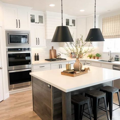 30 Kitchen Pendant Lighting Ideas To Brighten Your Day Kitchen Pendant Lighting Ideas, Shiplap Hood, Upscale Farmhouse, Pendant Lighting Ideas, Wood Island, White Shaker Cabinets, Kitchen Pendant, White Shiplap, Shaker Cabinets