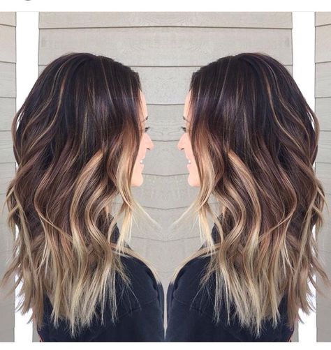 Ombré bayalage Darker Ombre Hair, Medium Layered Hair Bayalage, Brown To Blonde Ombre Hair Medium Length, Baylage Ombre Brunette, Dark Hair With Blonde Balayage Ombre, Lived In Ombre Hair, Burnett Ombre, Dark Brown Bayalage Hair Ombre, Dark Hair On Top Light On Bottom Ombre