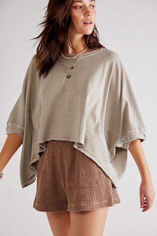 We The Free CC Tee | Free People Comfy Summer Outfits, Outfits Sommer, Brown Shorts, Mom Outfits, College Outfits, Modest Outfits, Comfy Outfits, Look Cool, Cute Casual Outfits