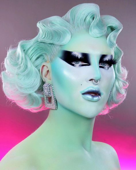 NETFLIX/BBC GLOW UP SEASON 1 WINNER on Instagram: “Ok so I’m OBSESSED with how this turned out, I’ve had this look planned for months and this colour combo is so so GLORIOUS!!…” Fashion Editorial Makeup, Drag Queen Makeup, Diamond Girl, Queen Makeup, Colour Combo, Highlighter Palette, Editorial Makeup, Atlantis, Glow Up?