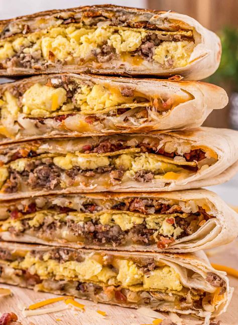 Easter Roast Recipes, Breakfast Crunchwrap Recipe, Taco Bell Breakfast, Breakfast Crunchwrap, Crunchwrap Recipe, Taco Bell Copycat, Super Easy Breakfast, Main Dish Casseroles, Breakfast Ingredients