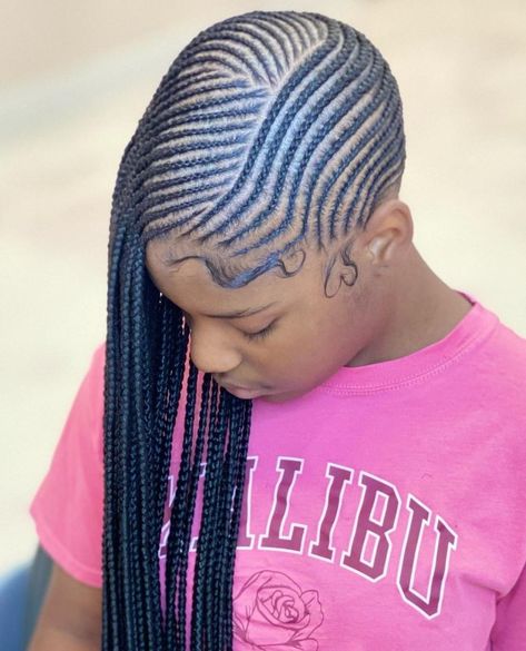 Feed-In Lemonade Braids to the Side Lemonade Braids To The Side, Small Feed In Braids Cornrows, Cornrows Straight Back, Feed In Braids Cornrows, Braids To The Side, Small Feed In Braids, Straight Back Braids, Ghana Braids Hairstyles, Feed In Ponytail