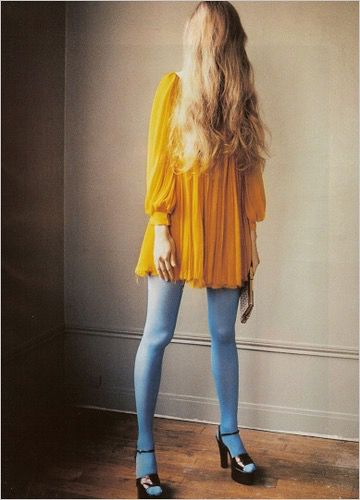 Yellow Tights, Blue Stockings, Blue Tights, Stockings Outfit, Colored Tights, Tights Outfit, Mode Inspiration, Mode Style, Looks Vintage