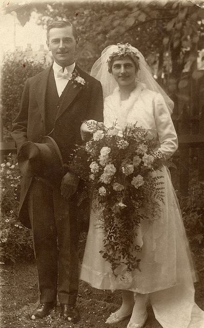 The wedding of Ethel and Charlie 1921 Alban Berg, Old Wedding Photos, Old Wedding, Vintage Wedding Photography, 1920s Wedding, Vintage Couples, Vintage Wedding Photos, Elegant Photo, Vintage Weddings