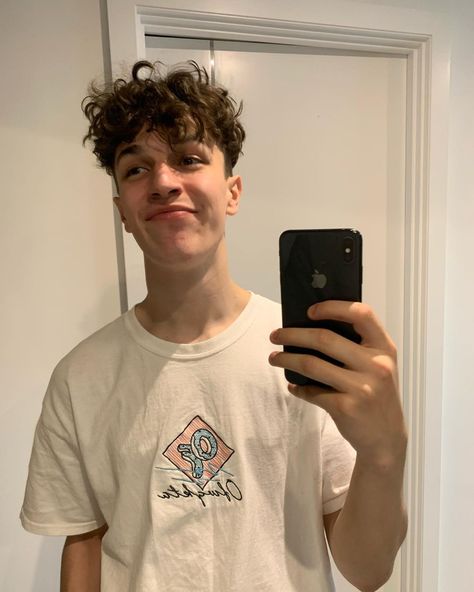 Cam Kirkham, Hot Youtubers, Smash Or Pass, E Boys, British Youtubers, British People, Secret Obsession, Just Don, Best Youtubers