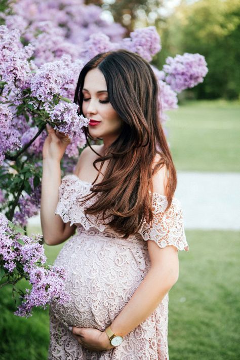 Maternity Photoshoot Poses, Maternity Brands, Shower Outfits, Maternity Inspiration, Maternity Photography Poses, Baby Shower Outfit, Portrait Photos, Maternity Poses, Maternity Portraits