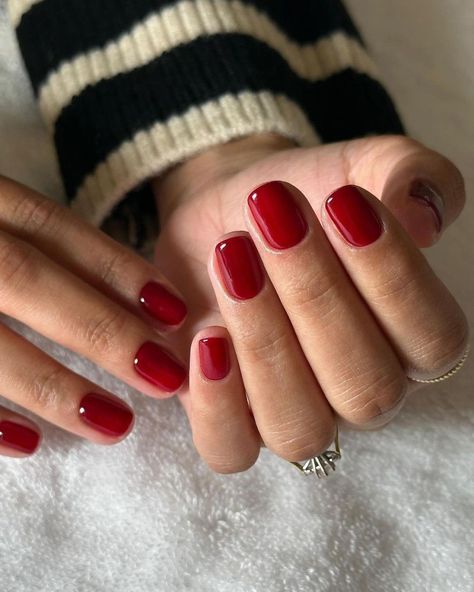 Red Spring Nails Short, Red Nail Outfit, Winter Biab Nails, Chic Gel Nails, Red Biab Nails, Red Gel Nails Short, Spring Red Nails, Red Short Nails, Short Red Nails