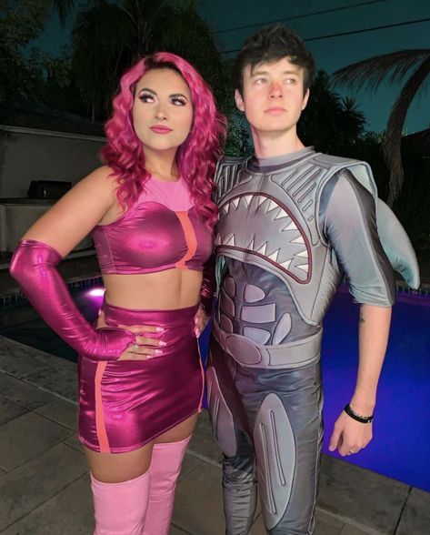 Partner Costume Ideas, Cartoon Couple Halloween Costumes, Aesthetic Couple Halloween Costumes, Halloween Couple Costumes Aesthetic, 2022 Couples Halloween Costumes, Cute Couple Halloween Costumes 2022, Couples Halloween Costume Ideas Hot, Disney Couple Costumes Halloween, 2 Friends Halloween Costumes