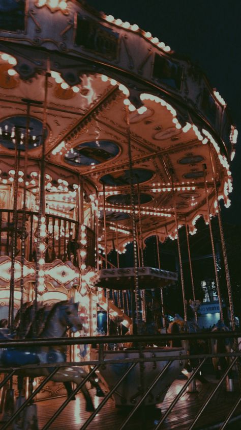 Carrusel Aesthetic, Amusement Park Wallpaper, Carousel Wallpaper, Carousel Aesthetic, Money Wallpaper Iphone, New York Wallpaper, Picture Collage Wall, Instagram Photo Ideas Posts, Dark Academia Aesthetic