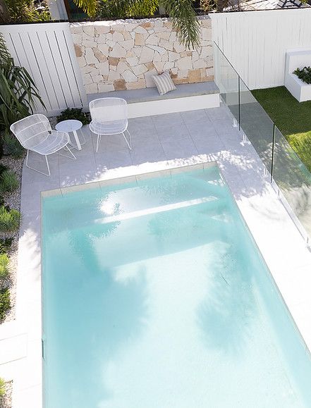 Coastal Backyard Pool, Hamptons Style Pool Area, Pool Sitting Area Ideas, Hamptons Pool Area, Hamptons Style Pool, Pool Area Ideas, Hamptons Backyard, Hampton Pool, Coastal Backyard