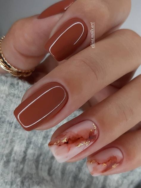 brown and marble nails Nail Color With Terracotta Dress, Fall Nail Designs Coffin Short, Short Nails Fair Skin, Fall Nails 2023 Trends Square, Burnt Orange Marble Nails, Nail Designs Copper, Family Photo Nails, Rust And Gold Nails, Fall Nail Tip Ideas