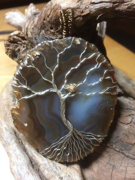 Wire wrapped tree of life on Agate slice Wire Wrapped Agate Slice, Wire Crystal, Wire Wrapped Tree Of Life, Wire Wrapped Tree, Life Jewelry, Tree Of Life Jewelry, Wire Trees, Stone Wrapping, Agate Slice