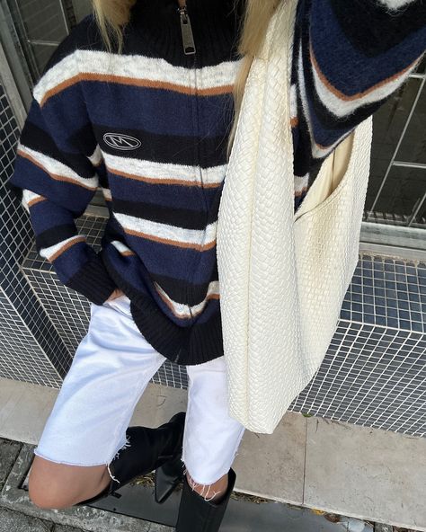 What could be better than a warm striped sweater for fall?🍂☺️ @mingalondon #fallfashion #gift #fashionblogger Oversized Striped Casual Cardigan, Oversized Striped Long Sleeve Cardigan, Fashion Blogger, Autumn Fashion, Casual Outfits