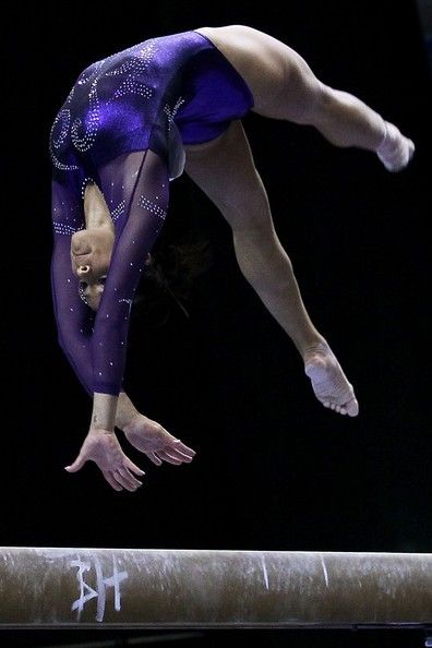 Gymnast Photography, Gymnast Muscle, Alicia Sacramone, Alina Kabaeva, Gymnastics Images, Gymnastics Beam, Total Girl, Amazing Gymnastics, Gymnastics Poses