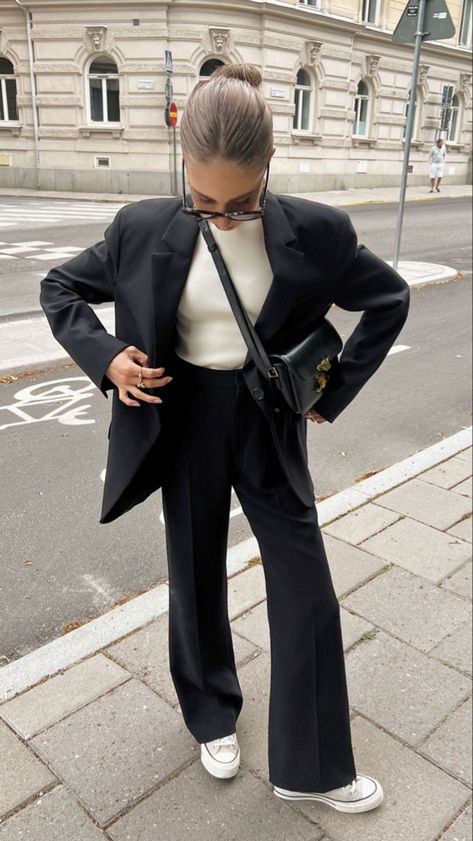 Oversized Suit, Outfit Blazer, City Outfits, Girly Fashion, Work Outfit, Ootd, Blazer, Pants, Clothes