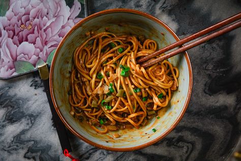 Wuhan Reganmian Hot Dry Noodles (热干面) ft. Dried Jianshui Alkaline Noodles | The Mala Market Alkaline Noodles, Sichuan Chili Oil, Recipes Notes, Chili Oil Recipe, Asian Noodle Dishes, Sesame Paste, French Villa, Wheat Noodles, Sesame Noodles