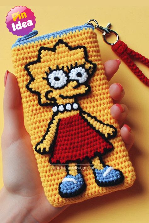 This adorable Lisa Simpson crochet phone pouch is a fun and functional accessory for fans of "The Simpsons." Crochet Phone Pouch, Detailed Crochet, Pouch Craft, Crochet Design, Phone Pouch, Functional Accessories, Crafts Ideas, Crochet Accessories, Lisa Simpson