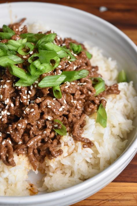 Easy and Cheap Asian BBQ Ground Beef Bowl - Sauced Up! Foods Bbq Ground Beef, Recipes Cauliflower Rice, Ground Beef Bowl, Asian Ground Beef, Sauced Up Foods, Ground Beef Bowls, Chinese Bbq Sauce, Asian Bbq Sauce, Beef Bowl Recipe