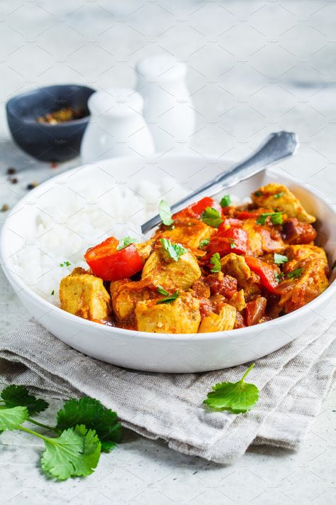 Curry Chicken Photography, Curry Food Photography, Rice Presentation, Food Photography Indian, Jalfrezi Chicken, Chicken Tikka Curry, Vegetable Jalfrezi, Food Thali, Chicken Photography