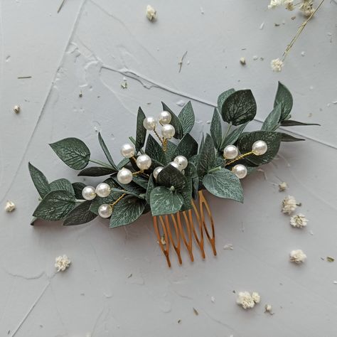 Looking for eucalyptus and pearl hair jewelry Dress up your hair style with beautiful eucalyptus hair comb with pearls!Eucalyptus hair comb with handcrafted eucalyptus leaves and pearls.Such greenery hair clip is perfect bridal headpiece or bridesmaid hair clip, pearl hair clip for holidays or other special day.This wedding hair piece look great at any hairstyles.Please note, this bridal hair piece is not factory. All petals and leaves of wedding hair comb I made by my hands from foam material, Wedding Hairstyles Eucalyptus, Leaf Hair Piece, Pearl Hair Comb Wedding, Gem Hair, Bridesmaid Hair Clips, Small Backyard Wedding, Pearl Hair Comb, Jewelry Dress, Rustic Wedding Hairstyles