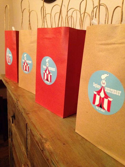 Circus Party Goodie Bags, Carnival Theme Return Gifts, Carnival Theme Goodie Bags, Vintage Circus Birthday Party, Circus Birthday Party Ideas, Mishloach Manos, Circus Gifts, Circus Birthday Party Theme, Return Gifts For Kids