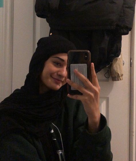 In love with beanie season😭 Hijabi Outfits Fall, Outfits Fall Aesthetic, Muslim Girl, Cold Outfits, Muslim Lifestyle, Hijabi Outfits, Hijabi Fashion, Outfits Fall, Fall Aesthetic