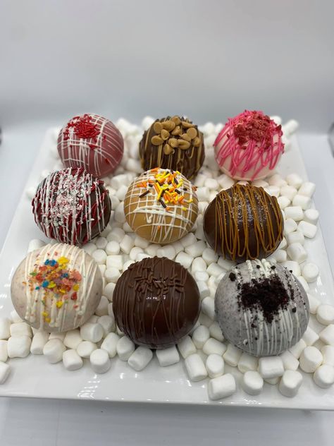 Choco Balls, Food Filter, Entertaining Desserts, Hot Chocolate Treats, Whipped Shortbread Cookies, Diy Hot Chocolate, Hot Chocolate Gifts, Christmas Cake Pops, Delicious Hot Chocolate