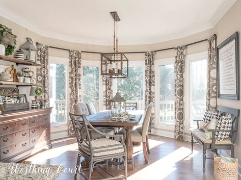 Breakfast room design. #houselayout #homedesign #breakfastroom #baywindow Farmhouse Breakfast Area, Farmhouse Breakfast, Diy Breakfast Nook, 90s Kitchen, Florida Decorating, Room Arrangement, Diy Curtain Rods, Farmhouse Kitchen Remodel, Picture Window