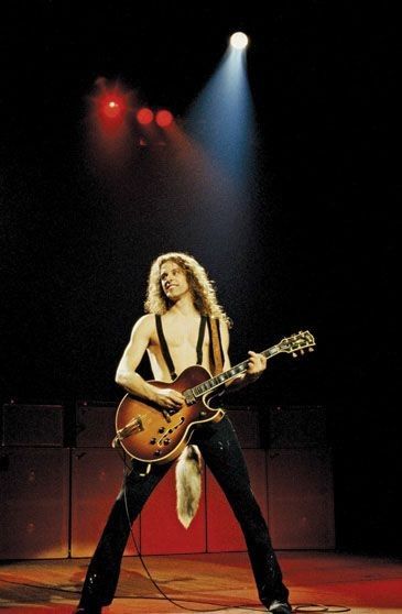 Ted Nugent 70s, Famous Rockstars, Gibson Byrdland, Led Zeppelin Guitarist, Atom Ant, Rock Musicians, Ted Nugent, Rock And Roll History, Damn Yankees