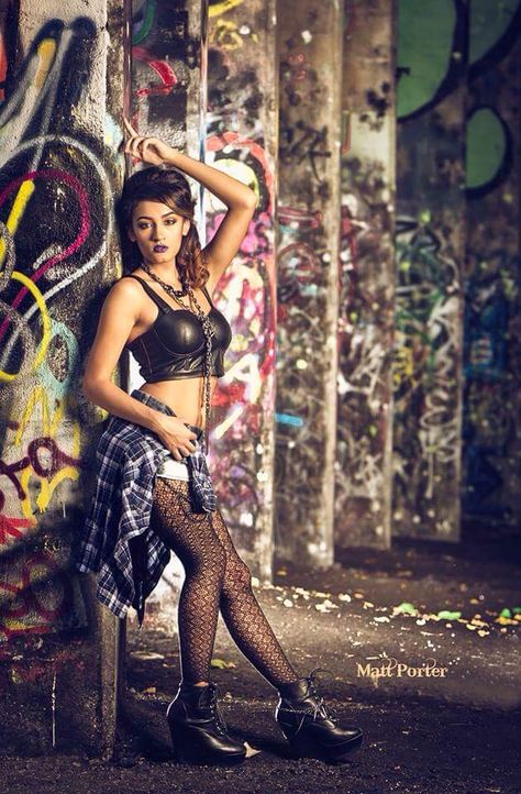 Urban Photoshoot Ideas Street Style, Graffiti Model Photo Shoot, Grafitti Photoshoot Models, Graffiti Model, Street Art Photoshoot, Urban Fashion Shoot, Graffiti Background Photoshoot, Graffiti Wall Photoshoot, Graffiti Photoshoot