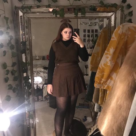 Plus Size Sixth Form Outfits, Dark Feminine Aesthetic Plus Size, Dark Academia Style Plus Size, Sixth Form Outfits Plus Size, Mid Size Dark Academia, Midsize Academia Fashion, Romantic Plus Size Outfits, Curvy Dark Academia Fashion, Plus Size Academia Outfits