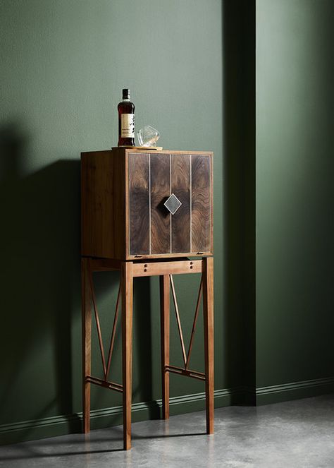 Liquor cabinet — Ross Thompson Furniture Cabinet Art, Cool Things To Build, Rustic Furniture Design, Cabinet Bar, Cocktail Cabinet, Dream Furniture, Drinks Cabinet, Diy Cabinets, Wooden Cabinets