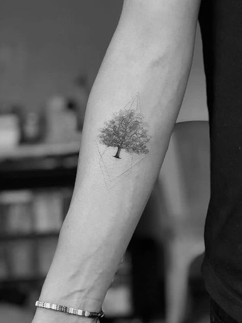 Tree Tattoo Forearm, Oak Tree Tattoo, Tiny Wrist Tattoos, Matching Best Friend Tattoos, Tree Tattoo Designs, Geniale Tattoos, Wrist Tattoos For Women, Name Tattoo Designs, Best Sleeve Tattoos